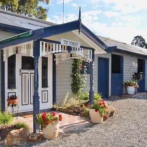 The Stables Hotel Wandin North Exterior photo