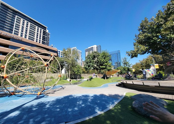 Klyde Warren Park photo