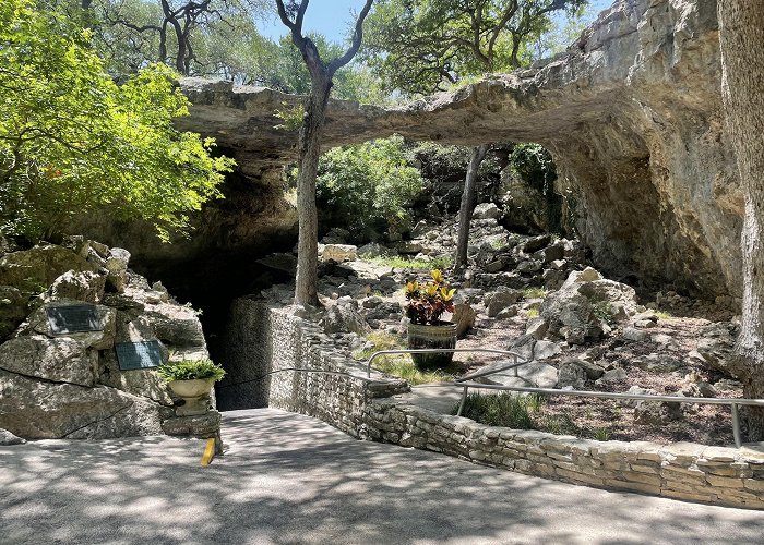 Natural Bridge Caverns photo