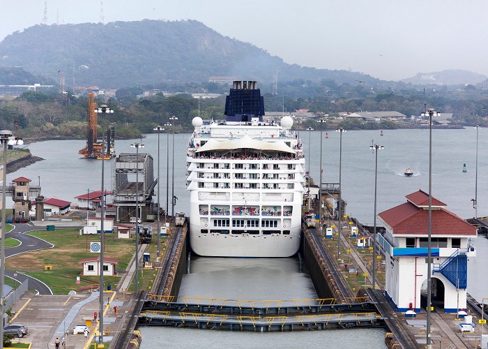 Miraflores Locks photo