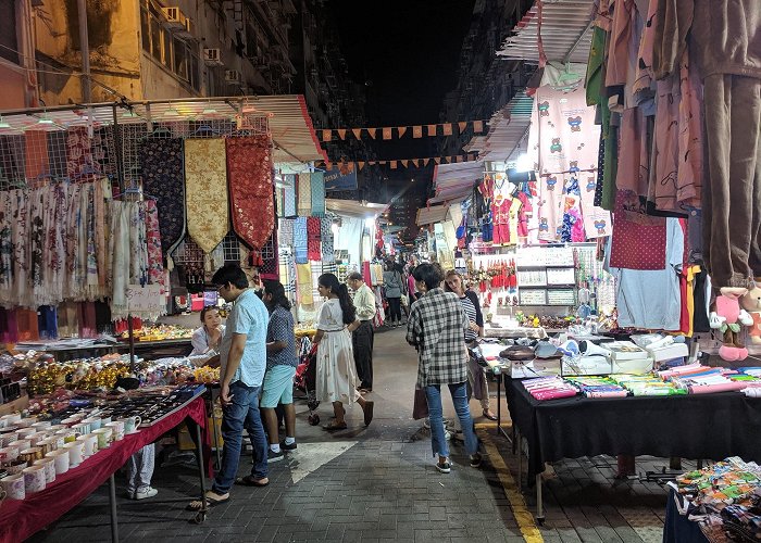 Temple Street Night Market photo