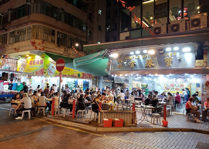 Temple Street Night Market photo