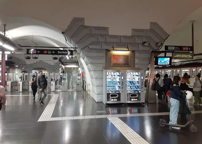Espanya Metro Station photo