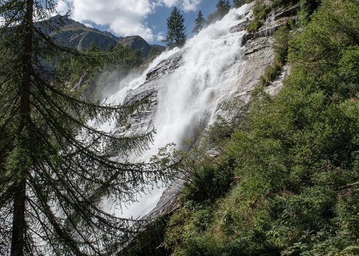 Cascata del Toce Walserweg Gottardo | Switzerland Tourism photo