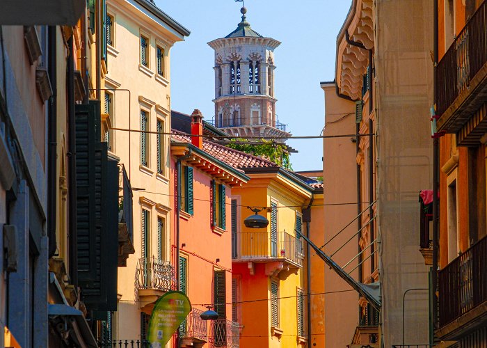 Via Mazzini Beautiful street in Verona, Italy - Fujifilm XT-4 : r/photocritique photo