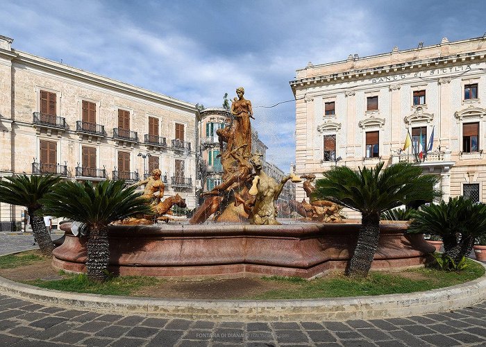 Fontana di Diana Fontana di Diana – Syracuse, Sicily | ITALYscapes photo