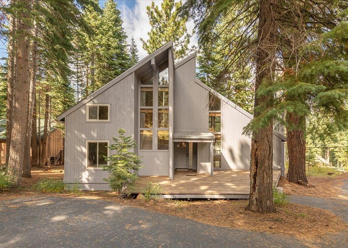 Weisshorn 13459 Davos Drive, Truckee, CA 96161 | Compass photo