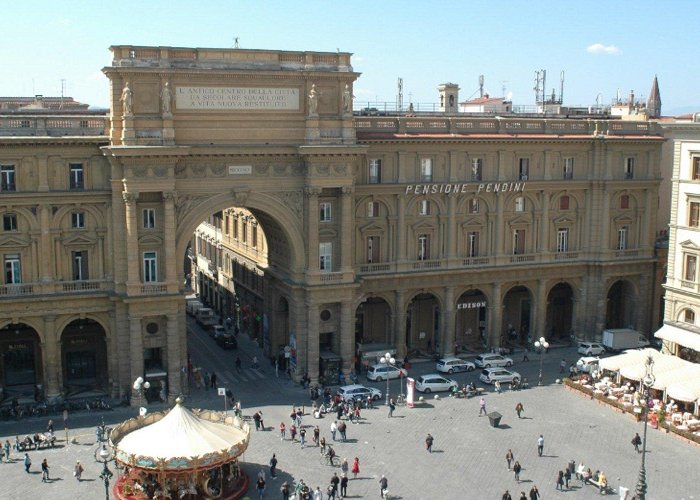 Piazza della Repubblica Piazza della Repubblica in Florence | Visit Tuscany photo