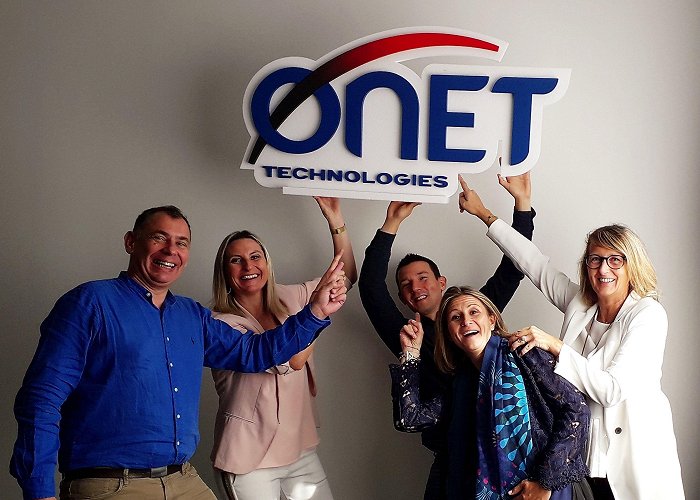 ONET Technologies Photocall ONET TECHNOLOGIES en polystyrène | Sports jersey, Sports ... photo