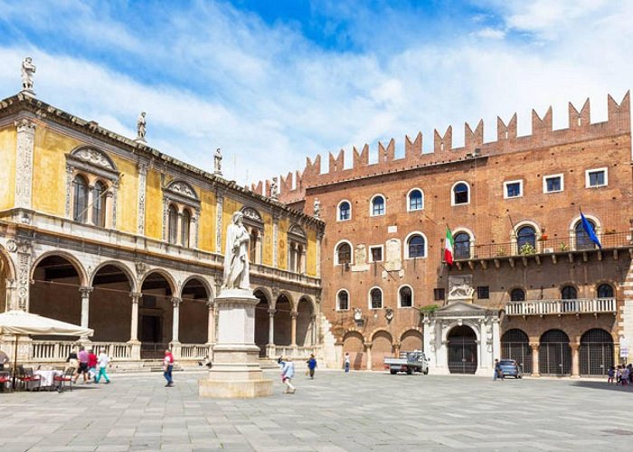 Piazza dei Signori Audio guide OLD TOWN VERONA - Piazza Dei Signori (EN) - TravelMate photo