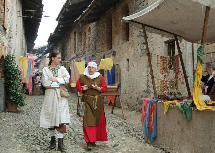 Ricetto di Candelo Ricetto di Candelo: tante iniziative dentro e fuori le mura del ... photo