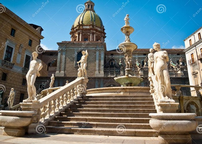 Fontana della Vergogna Piazza Pretoria stock image. Image of mediterranean, house - 30132227 photo