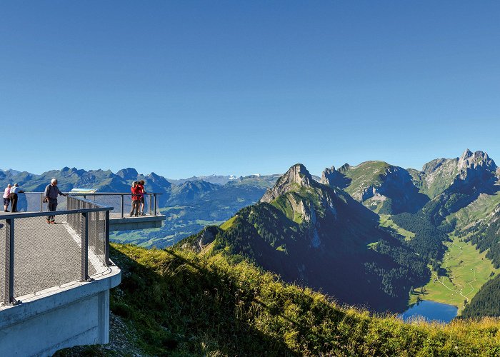 Hoher Kasten Gemütlich vom Hohen Kasten ins Tal wandern | Famigros photo