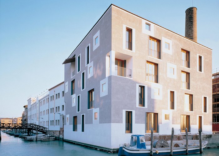 Giudecca Apartments in Giudecca, Venice - Cino Zucchi | Arquitectura Viva photo