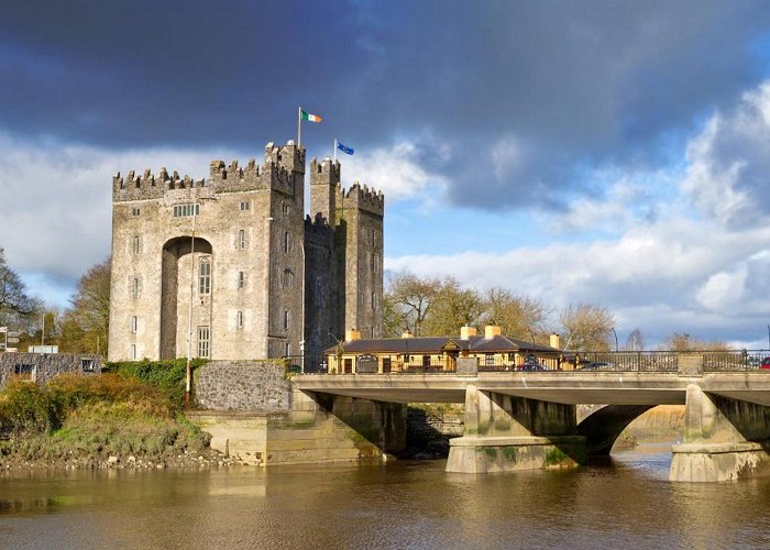 Bunratty Castle & Folk Park Hotel Near Bunratty Castle & Folk Park | Old Ground Hotel Ennis photo