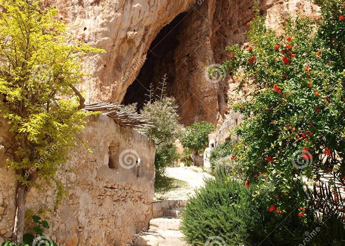 Grotta Mangiapane Grotta Mangiapane, Sicily, Italy Stock Photo - Image of bush ... photo