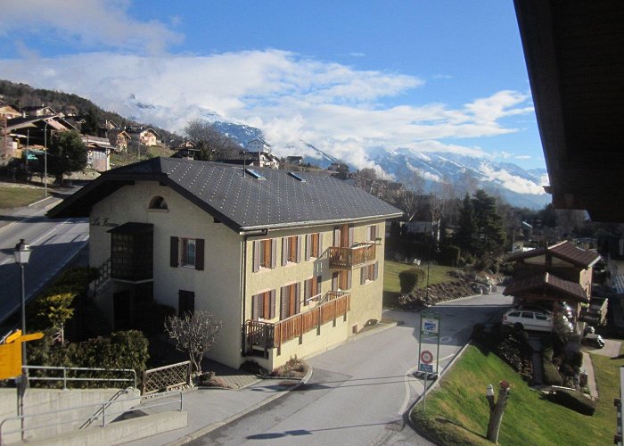 Lana - Chemeuille Double Ski Lift Evolène & Arolla, CH: 03/05/17 | Liftlines Skiing and Snowboarding ... photo