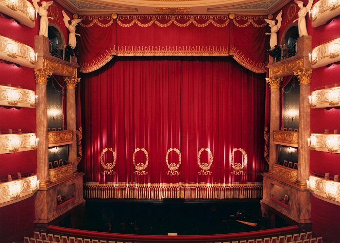 Bayerische Staatsoper Opera House God Save the Queen: Roberto Devereux at the Bayerische Staatsoper ... photo