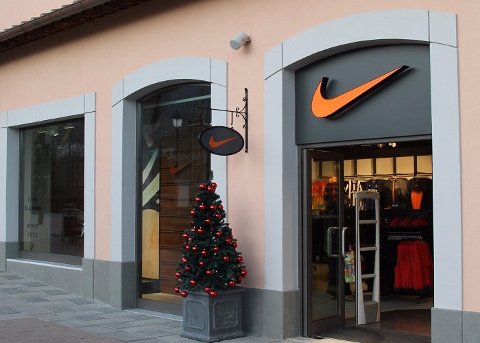 BARBERINO DESIGNER OUTLET Nike Stores in Italy. Nike.com SI photo