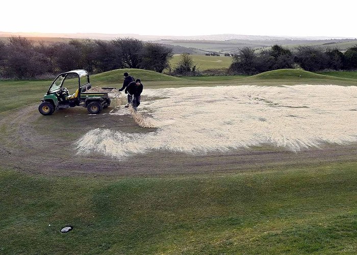 Golf Club Castell'Arquato Why golf courses put sand on greens (and why you could sand your yard) photo