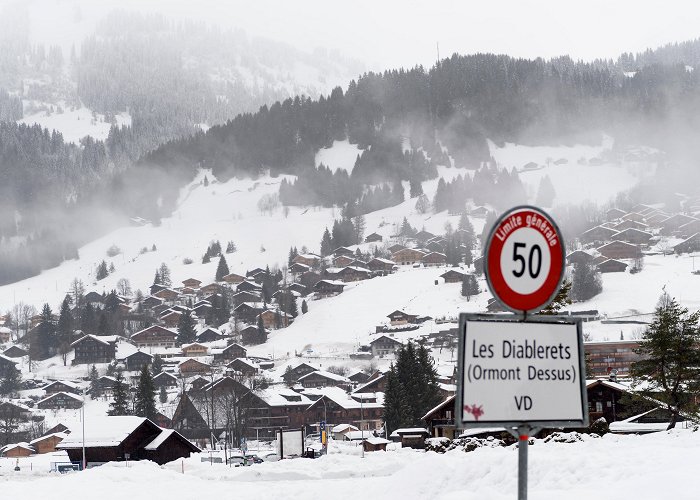 Ski Lift Vers l'Eglise Young Briton dies skiing in Alps photo