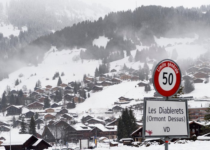 Ski Lift Vers l'Eglise Young Briton dies skiing in Alps photo