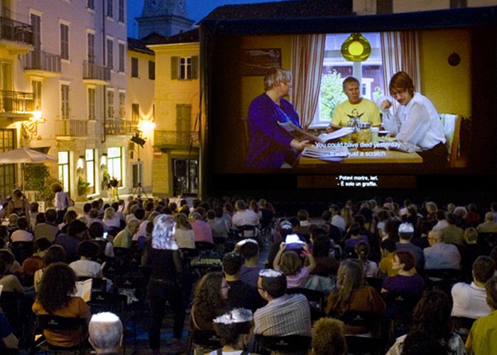 Piazza Benefica Il mio quartiere è un cinema - proiezione all'aperto | Fondazione Merz photo