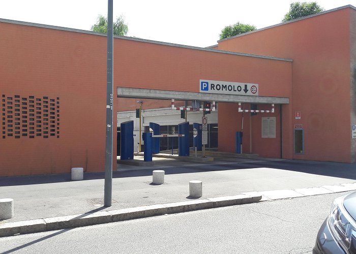 Romolo metro Romolo - Parking in Milano | ParkMe photo