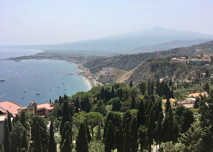 Taormina Cable Car - Via Pirandello How to spend a day in Taormina - Luggage and life photo