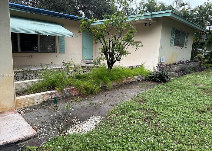 Oleander Park 884 Oleander Drive, Plantation, FL 33317 | Compass photo