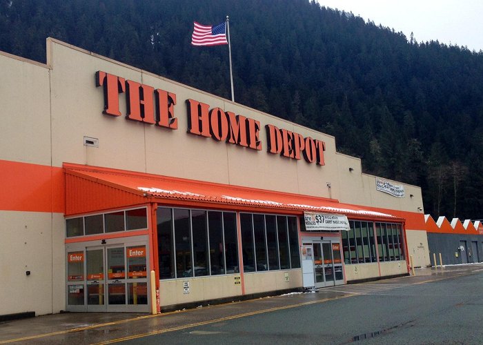 Anchorage Depot JPD: Man brandishes knife leaving Home Depot with stolen goods photo