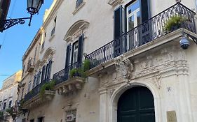 Palazzo Rollo Panzió Lecce Exterior photo