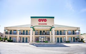 Oyo Inn & Suites Medical Center San Antonio Exterior photo