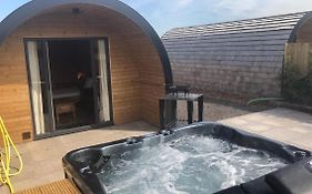 Superior Glamping Pod With Hot Tub Hotel Frodsham Exterior photo