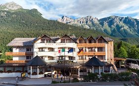 Hotel Alpen Andalo Exterior photo