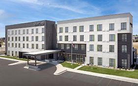 Courtyard By Marriott Fargo Hotel Exterior photo