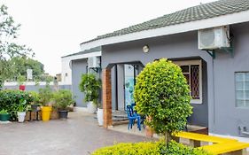 Motseleng Guest House Palapye Exterior photo