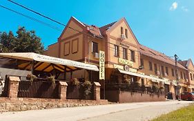 Libra Hotel Veresegyház Exterior photo