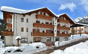 Hotel Villa Aurora San Martino Di Castrozza Exterior photo