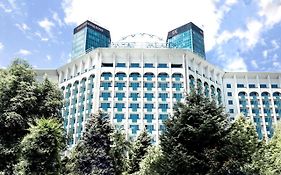 Rahat Palace Hotel Almati Exterior photo