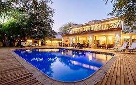 Nkosi Guest Lodge Victoria Falls Exterior photo