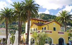 Villa Eva Beach Ventimiglia Exterior photo