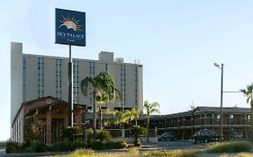 Econo Lodge Inn & Suites LaredoLaredo  Exterior photo