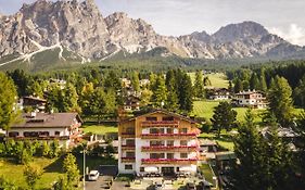 Camina Suite And Spa Cortina dʼAmpezzo Exterior photo