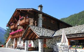 Hotel Petit Tournalin Champoluc Exterior photo