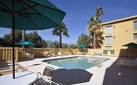 La Quinta Inn By Wyndham Phoenix Sky Harbor Airport Tempe Exterior photo