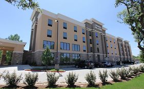 Hampton Inn & Suites Dallas Market Center Exterior photo