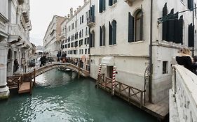 Hotel Al Ponte Dei Sospiri Velence Exterior photo