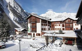 Hotel Alpechiara Courmayeur Exterior photo