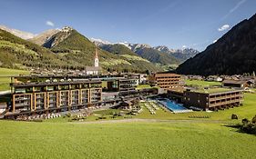 Alpine Luxury Spa Resort Schwarzenstein Lutago Exterior photo